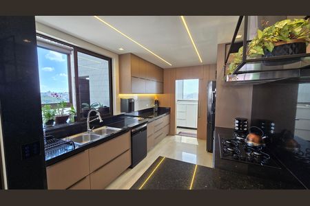 Apartamento à venda com 284m², 4 quartos e 5 vagas Apartamento à venda com 284m², 4 quartos e 5 vagasCozinha