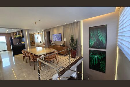 Apartamento à venda com 284m², 4 quartos e 5 vagas Apartamento à venda com 284m², 4 quartos e 5 vagasSala de jantar