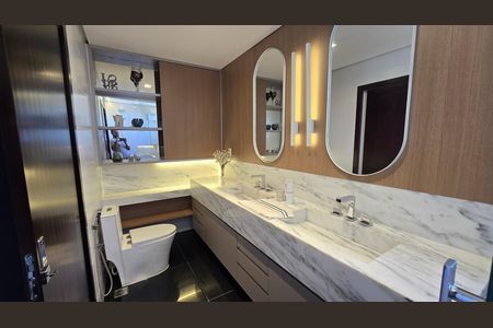 Apartamento à venda com 284m², 4 quartos e 5 vagas Apartamento à venda com 284m², 4 quartos e 5 vagasBanheiro