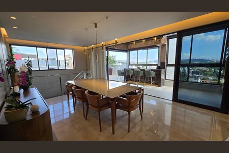 Apartamento à venda com 284m², 4 quartos e 5 vagas Apartamento à venda com 284m², 4 quartos e 5 vagasSala de jantar
