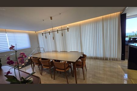 Apartamento à venda com 284m², 4 quartos e 5 vagas Apartamento à venda com 284m², 4 quartos e 5 vagasSala de jantar