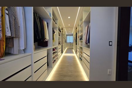 Apartamento à venda com 284m², 4 quartos e 5 vagas Apartamento à venda com 284m², 4 quartos e 5 vagasCloset