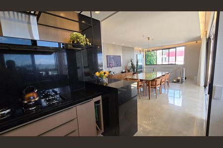 Apartamento à venda com 284m², 4 quartos e 5 vagas Apartamento à venda com 284m², 4 quartos e 5 vagasCozinha