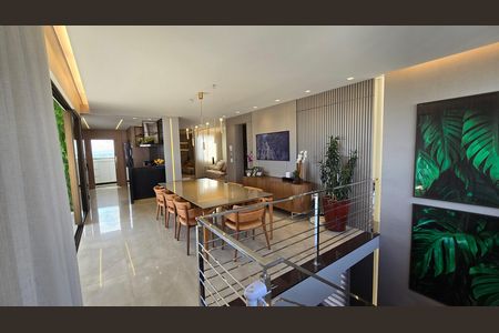 Apartamento à venda com 284m², 4 quartos e 5 vagas Apartamento à venda com 284m², 4 quartos e 5 vagasSala de jantar