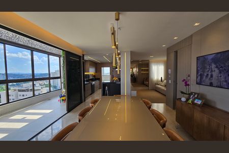 Apartamento à venda com 284m², 4 quartos e 5 vagas Apartamento à venda com 284m², 4 quartos e 5 vagasSala de jantar
