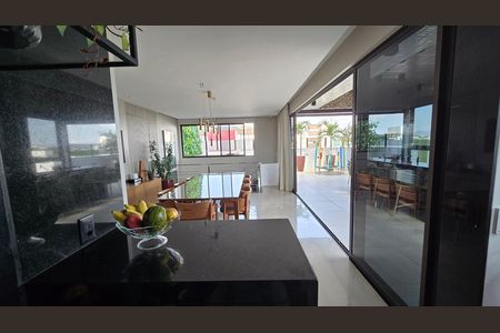 Apartamento à venda com 284m², 4 quartos e 5 vagas Apartamento à venda com 284m², 4 quartos e 5 vagasSala de jantar