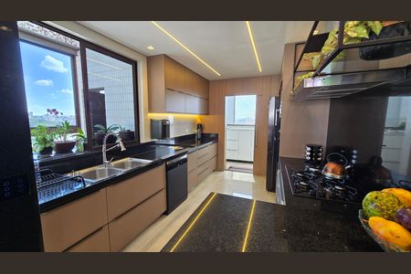 Apartamento à venda com 284m², 4 quartos e 5 vagas Apartamento à venda com 284m², 4 quartos e 5 vagasCozinha