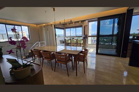 Apartamento à venda com 284m², 4 quartos e 5 vagas Apartamento à venda com 284m², 4 quartos e 5 vagasSala de jantar