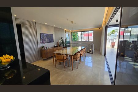 Apartamento à venda com 284m², 4 quartos e 5 vagas Apartamento à venda com 284m², 4 quartos e 5 vagasSala de jantar