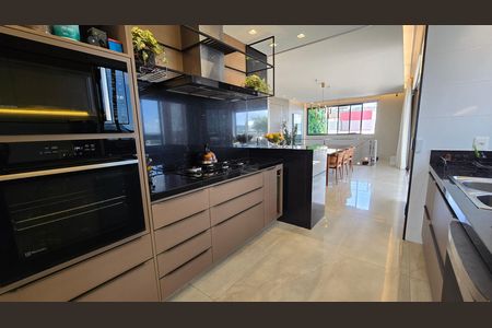 Apartamento à venda com 284m², 4 quartos e 5 vagas Apartamento à venda com 284m², 4 quartos e 5 vagasCozinha