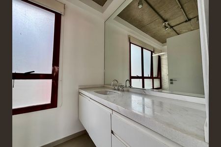 Apartamento à venda com 95m², 1 quarto e 2 vagas Apartamento à venda com 95m², 1 quarto e 2 vagasBanheiro da Suíte