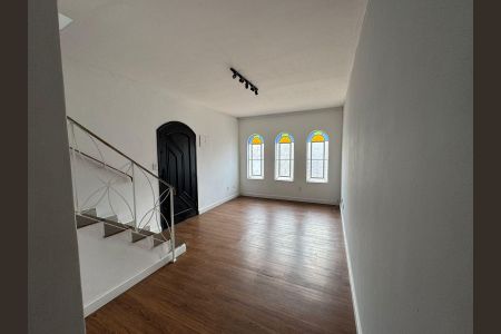Casa para alugar com 150m², 4 quartos e 2 vagasSala