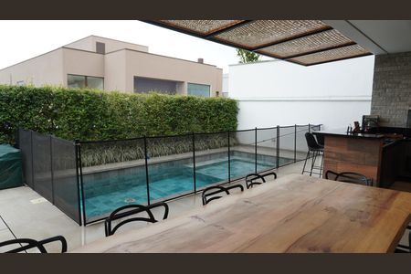 Casa de condomínio à venda com 407m², 4 quartos e 6 vagasPiscina