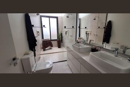 Casa de condomínio à venda com 407m², 4 quartos e 6 vagas Casa de condomínio à venda com 407m², 4 quartos e 6 vagasBanheiro da Suíte 2 / Principal