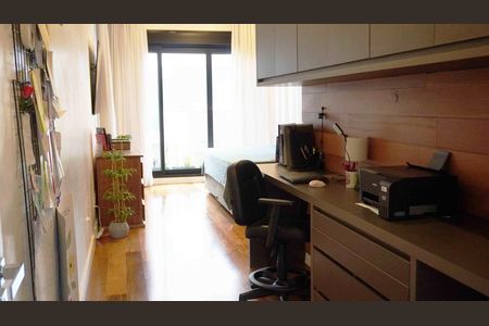 Casa de condomínio à venda com 407m², 4 quartos e 6 vagas Casa de condomínio à venda com 407m², 4 quartos e 6 vagasSuíte 2 / Principal