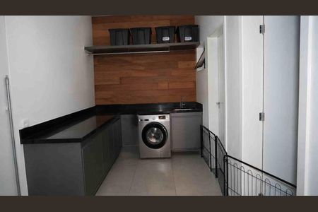 Casa de condomínio à venda com 407m², 4 quartos e 6 vagas Casa de condomínio à venda com 407m², 4 quartos e 6 vagasÁrea de Serviço