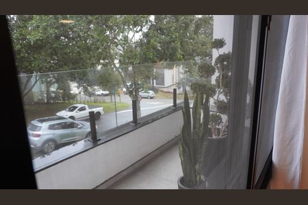 Casa de condomínio à venda com 407m², 4 quartos e 6 vagasVaranda