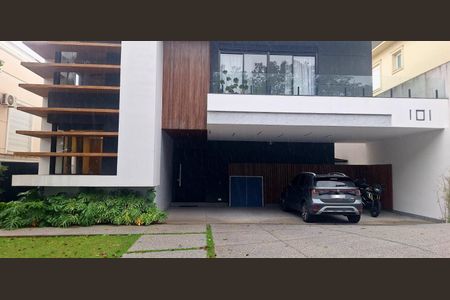 Casa de condomínio à venda com 407m², 4 quartos e 6 vagas Casa de condomínio à venda com 407m², 4 quartos e 6 vagasFachada