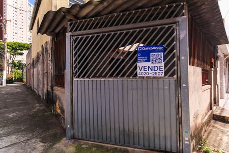 Casa à venda com 136m², 2 quartos e 3 vagas Casa à venda com 136m², 2 quartos e 3 vagasFachada