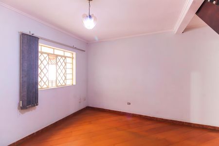 Casa à venda com 136m², 2 quartos e 3 vagas Casa à venda com 136m², 2 quartos e 3 vagasSala