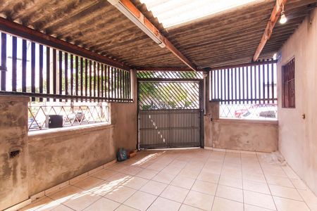 Casa à venda com 136m², 2 quartos e 3 vagas Casa à venda com 136m², 2 quartos e 3 vagasGaragem