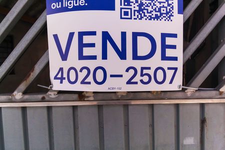 Casa à venda com 136m², 2 quartos e 3 vagas Casa à venda com 136m², 2 quartos e 3 vagasPlaca