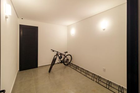 Bicicletário de apartamento para alugar com 0 quarto, 28m² em Vila Congonhas, São Paulo