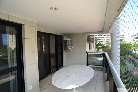 Apartamento para alugar com 110m², 3 quartos e 3 vagas Apartamento para alugar com 110m², 3 quartos e 3 vagasVaranda