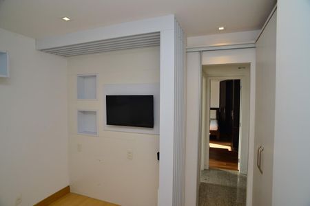 Apartamento para alugar com 110m², 3 quartos e 3 vagas Apartamento para alugar com 110m², 3 quartos e 3 vagasQuarto