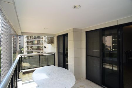 Apartamento para alugar com 110m², 3 quartos e 3 vagas Apartamento para alugar com 110m², 3 quartos e 3 vagasVaranda
