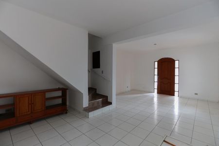 Casa para alugar com 135m², 3 quartos e 2 vagas Casa para alugar com 135m², 3 quartos e 2 vagasSala