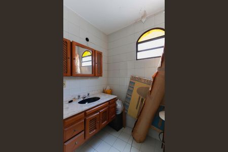 Casa para alugar com 135m², 3 quartos e 2 vagas Casa para alugar com 135m², 3 quartos e 2 vagasBanheiro social