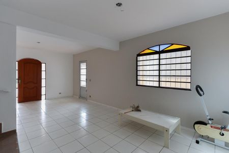Casa para alugar com 135m², 3 quartos e 2 vagas Casa para alugar com 135m², 3 quartos e 2 vagasSala