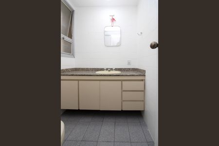 Apartamento para alugar com 80m², 2 quartos e 2 vagas Apartamento para alugar com 80m², 2 quartos e 2 vagasBanheiro