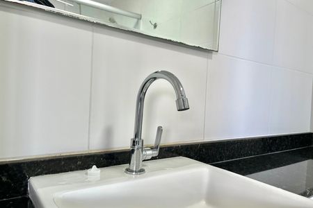 Banheiro de kitnet/studio para alugar com 1 quarto, 26m² em Mirandópolis, São Paulo