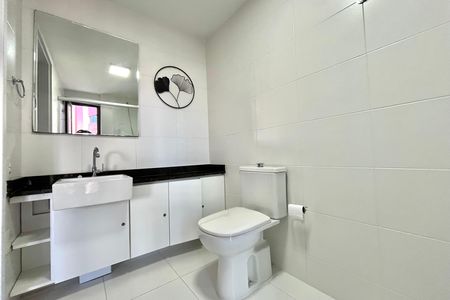 Banheiro de kitnet/studio para alugar com 1 quarto, 26m² em Mirandópolis, São Paulo
