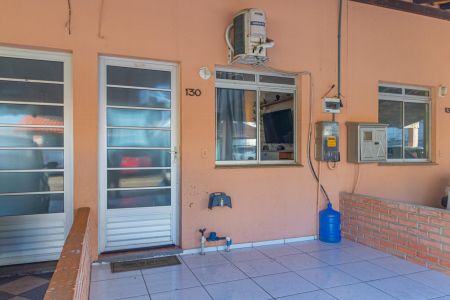 Casa de condomínio à venda com 45m², 2 quartos e 1 vaga Casa de condomínio à venda com 45m², 2 quartos e 1 vagaFachada