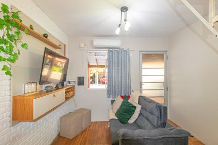 Sala de casa de condomínio à venda com 2 quartos, 45m² em Rio Branco, Canoas