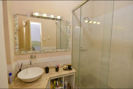 Banheiro de apartamento à venda com 2 quartos, 64m² em Tijuca, Rio de Janeiro