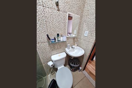 Casa para alugar com 60m², 2 quartos e 2 vagas Casa para alugar com 60m², 2 quartos e 2 vagasBanheiro