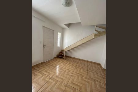 Casa de condomínio para alugar com 60m², 2 quartos e 2 vagas Casa de condomínio para alugar com 60m², 2 quartos e 2 vagasSala