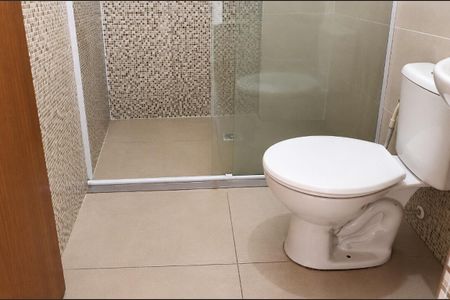 Casa de condomínio para alugar com 60m², 2 quartos e 2 vagas Casa de condomínio para alugar com 60m², 2 quartos e 2 vagasBanheiro