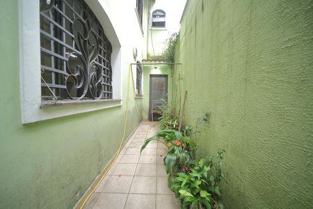 Casa à venda com 228m², 3 quartos e 2 vagasCorredor Lateral 