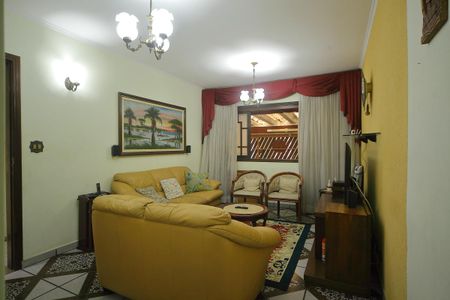 Casa à venda com 228m², 3 quartos e 2 vagasSala