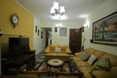 Casa à venda com 228m², 3 quartos e 2 vagasSala