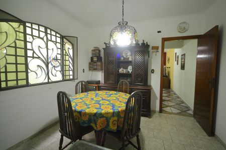 Casa à venda com 228m², 3 quartos e 2 vagasCopa/Cozinha 