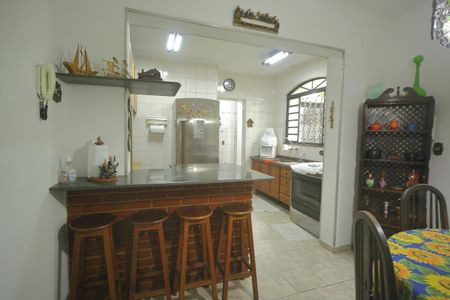 Casa à venda com 228m², 3 quartos e 2 vagasCozinha 