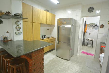 Casa à venda com 228m², 3 quartos e 2 vagasCozinha 