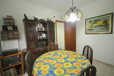 Casa à venda com 228m², 3 quartos e 2 vagasCopa/Cozinha 