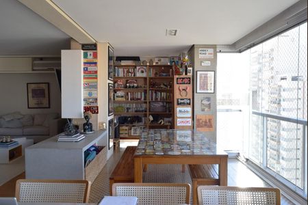 Apartamento para alugar com 181m², 3 quartos e 3 vagasVaranda